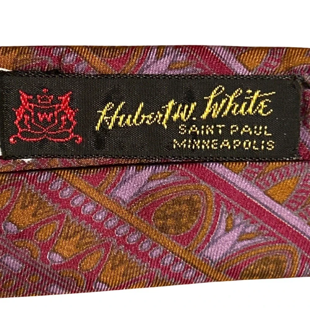 VTG YApre' Italy for Hubert W. White Men's‎ Silk Tie Purple Gold Geometric 4.25